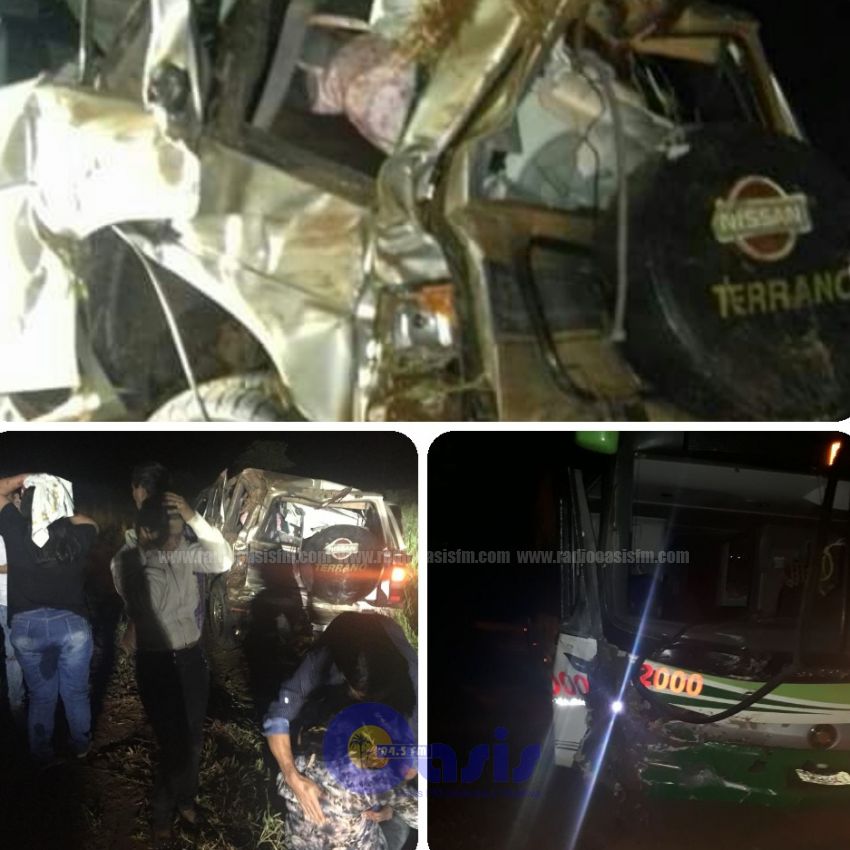 Ómnibus de la empresa La Ovetense chocó contra una camioneta en Itapopo