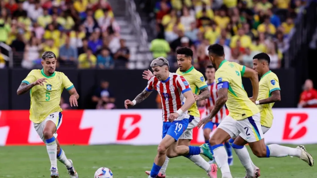 Dos paraguayos en el Equipo Ideal del penúltimo combo de las Eliminatorias