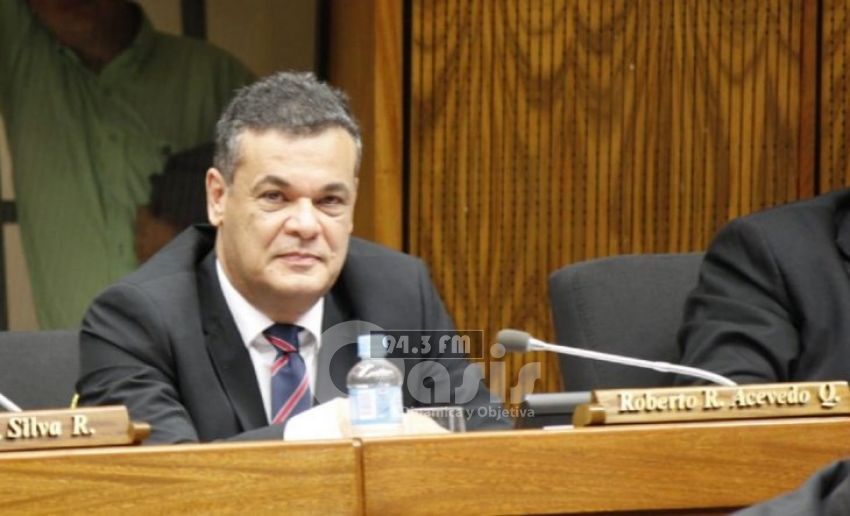 Robert Acevedo usa su emisora para tratar de "puta" a fiscala