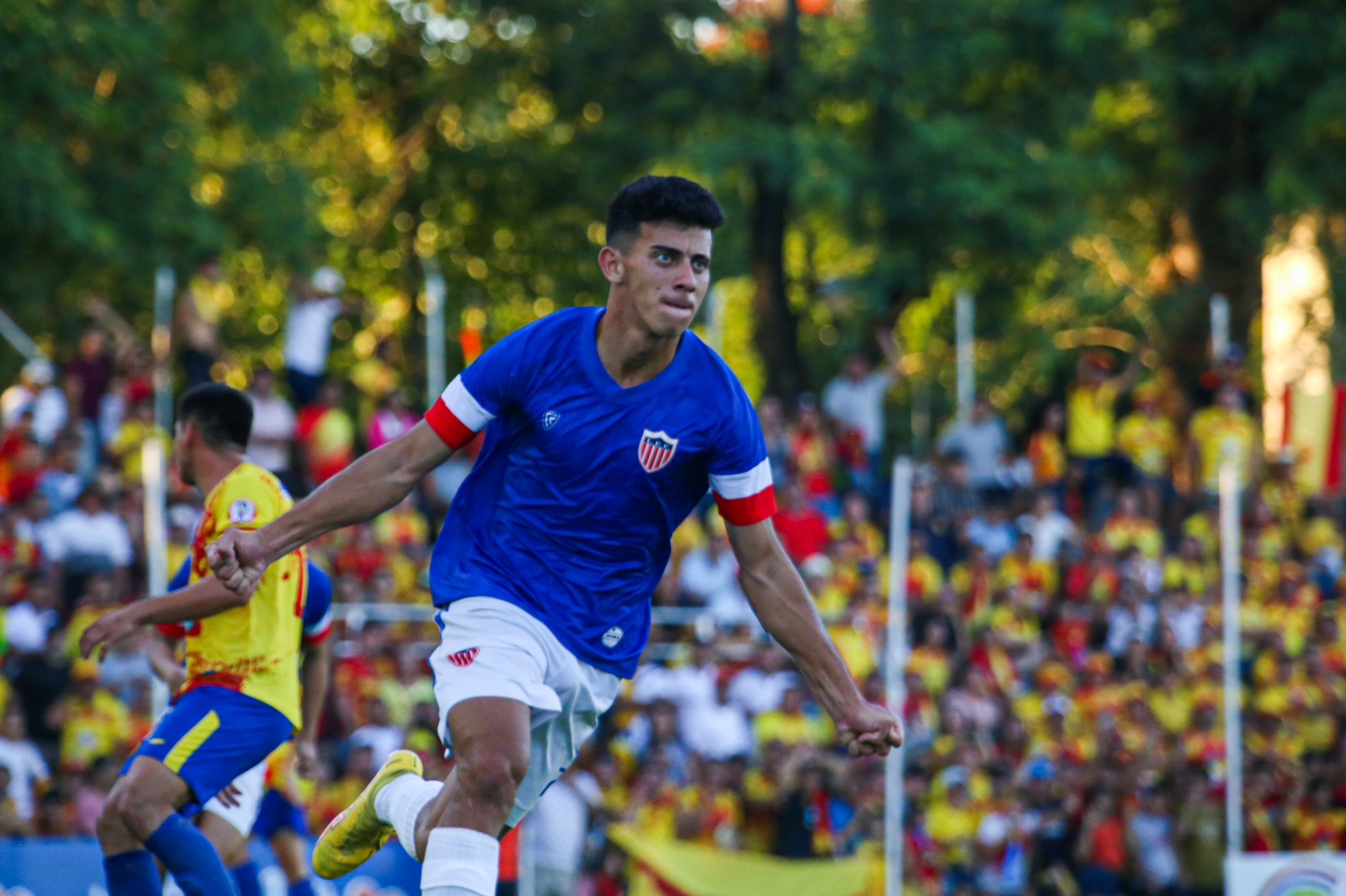 Baile, título y a Intermedia