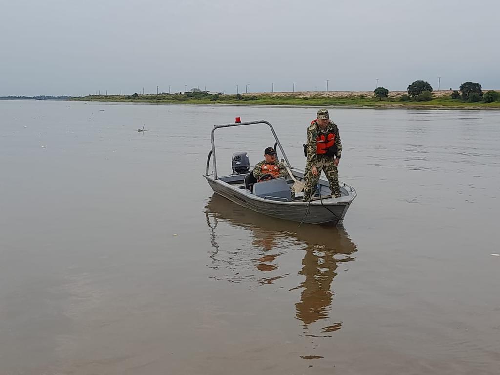 Armada reanuda la búsqueda del segundo militar arrastrado por el raudal en Lambaré