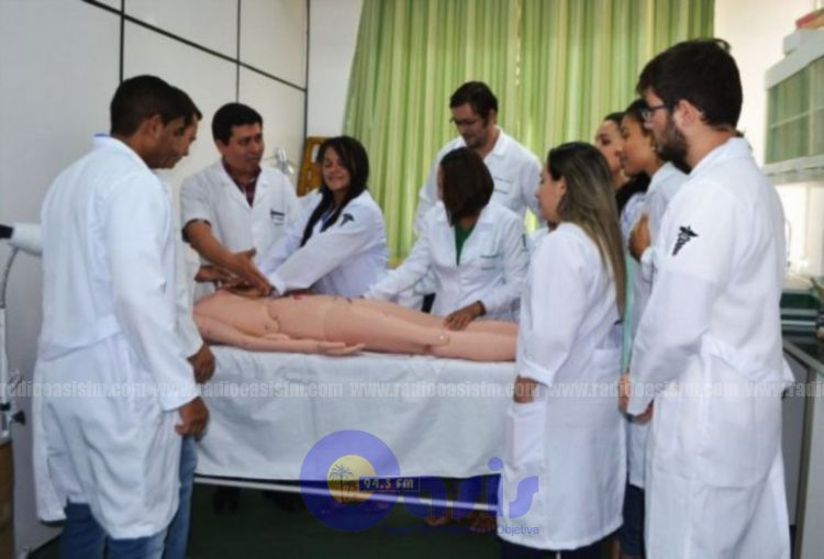 Aneaes planteará cerrar carreras de salud que evadan acreditación