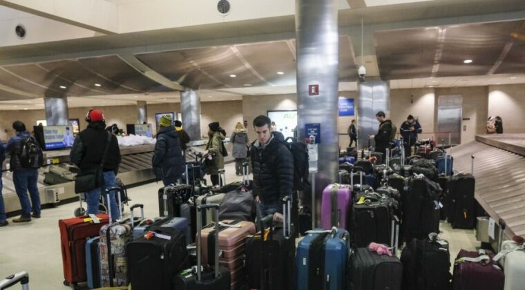 El caos aéreo en EEUU persiste tras la tormenta en vísperas de Año Nuevo