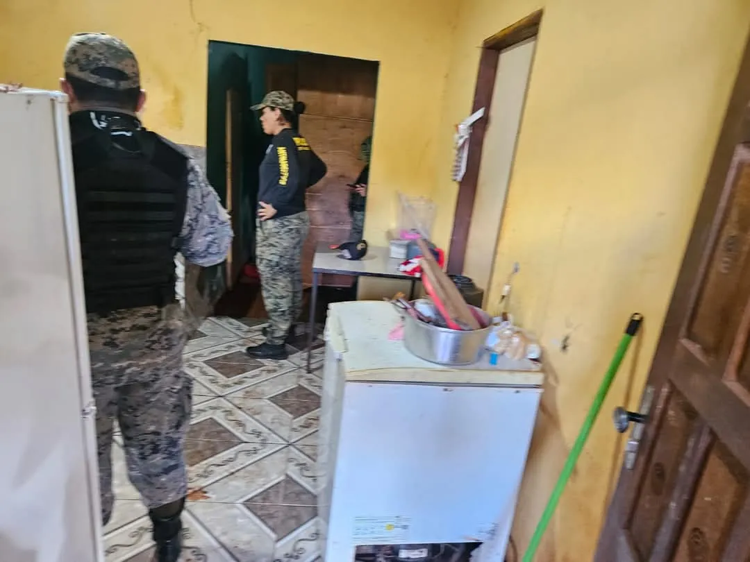 Antinarcóticos de la Policía detienen a un hombre de 37 años tras allanamiento de vivienda