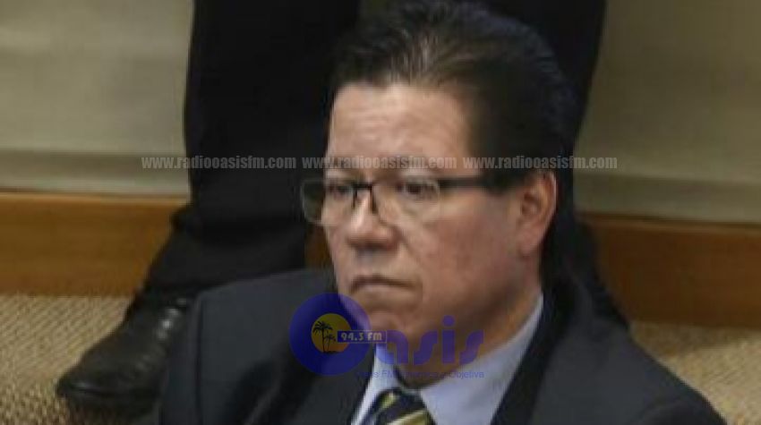 Contralor renunció antes de voto en el Senado