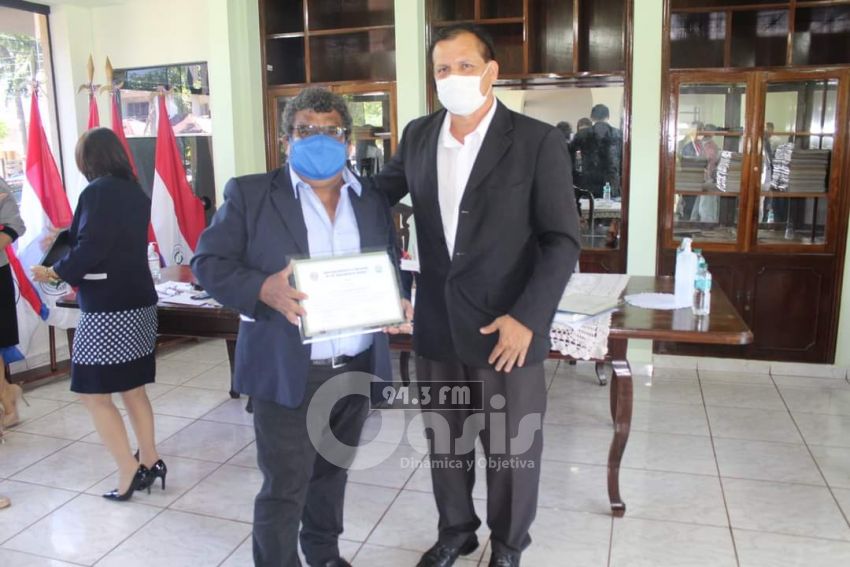 Merecido homenaje al Director de Educación de Amambay