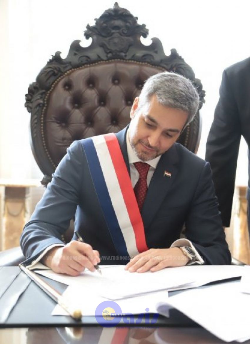 Abdo inicia su primer día como Presidente
