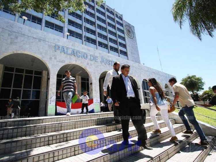 Funcionarios judiciales piden reajuste y seguro médico de G. 1 millón