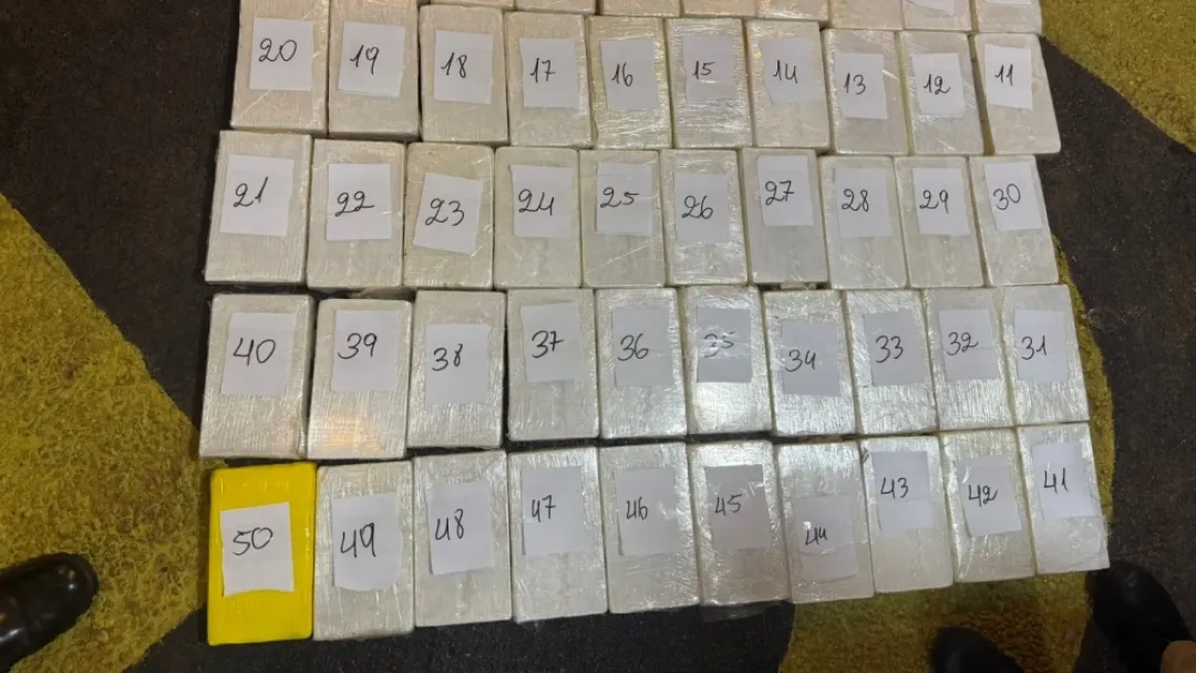 Cae cargamento de droga tras persecución en el Este