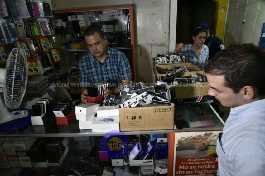 Allanan local donde van a parar celulares robados