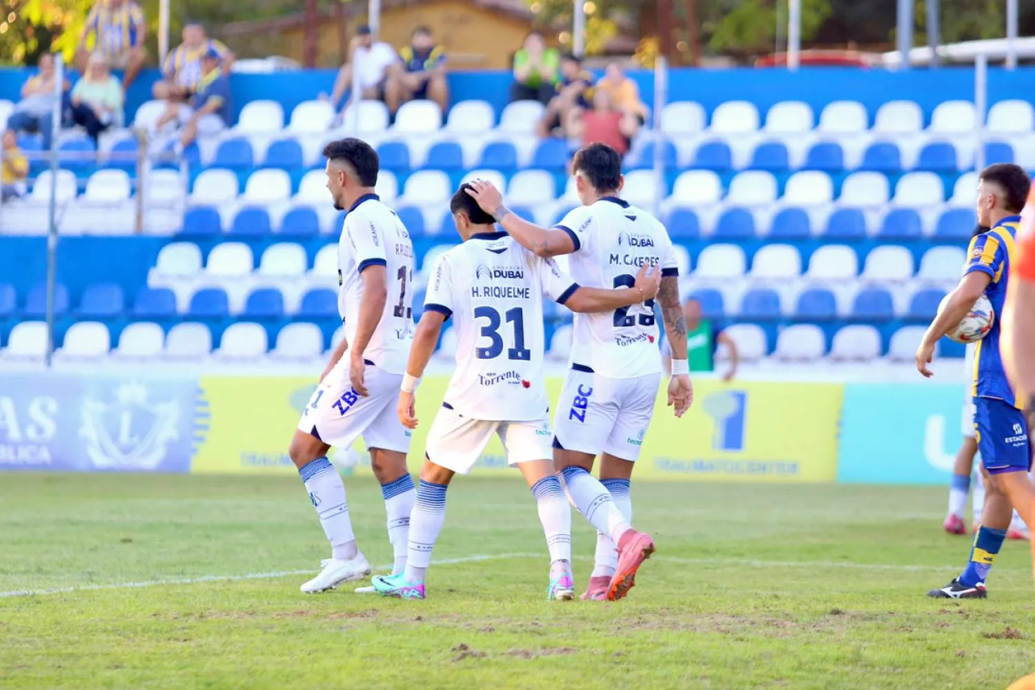 2 de Mayo golea 3-0 a Luqueño y suma su quinta victoria consecutiva