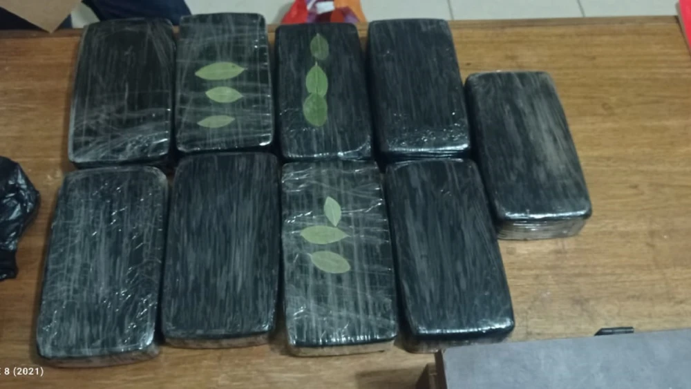 Detienen a boliviano con nueve kilos de cocaína ocultos en un camión