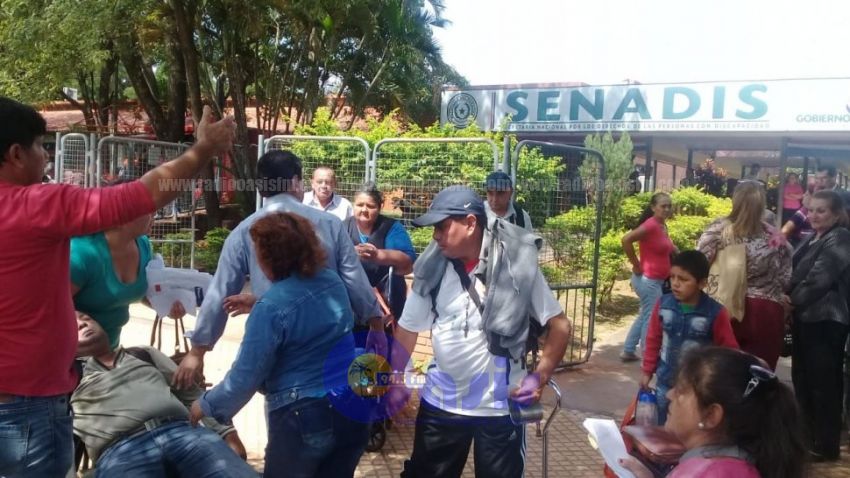 Hombre fallece en protesta frente a Senadis