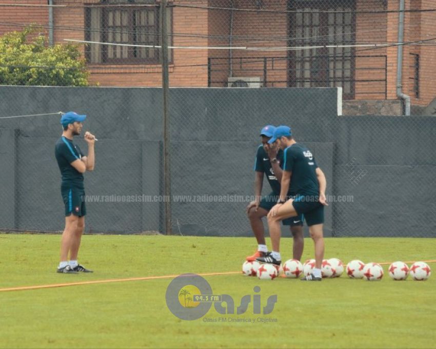 Zubeldía perfila el once para el debut