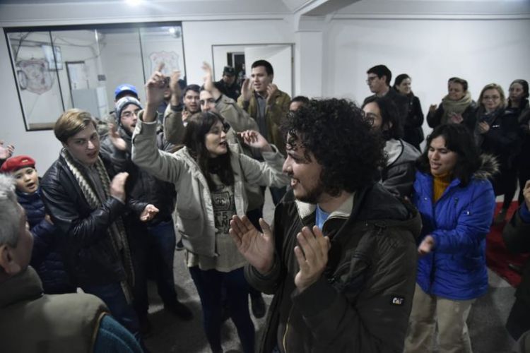 Liberan a jóvenes aprehendidos durante protesta contra Marito