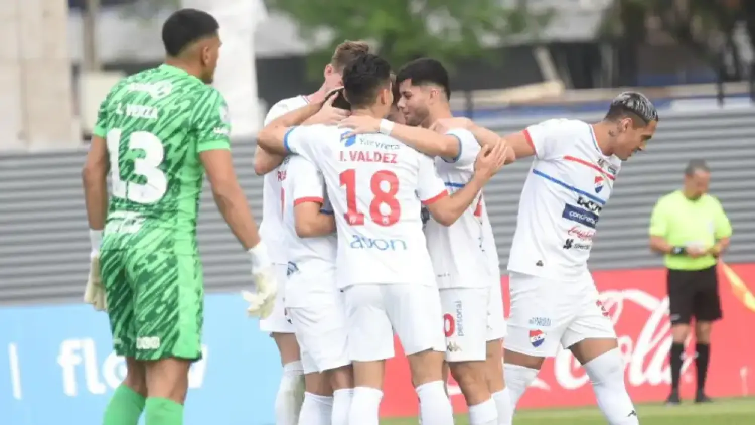Nacional humilla a Olimpia y se mete en la pelea por el Clausura