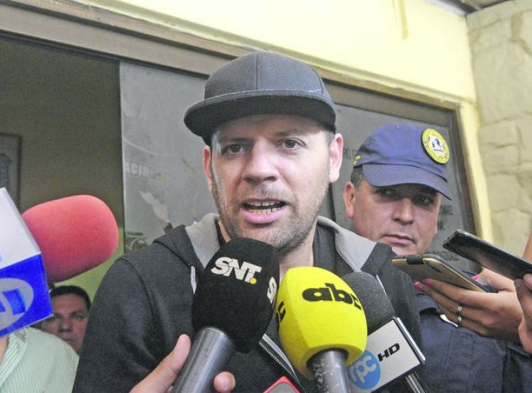Fiscala imputa a abogado de "Cucho" y dos funcionarios municipales