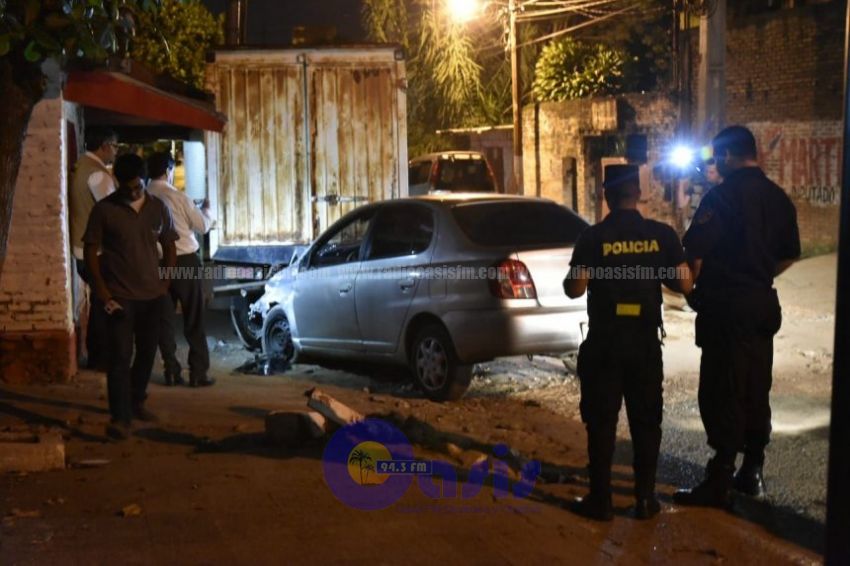 Prófugo chocó contra un auto tras persecución