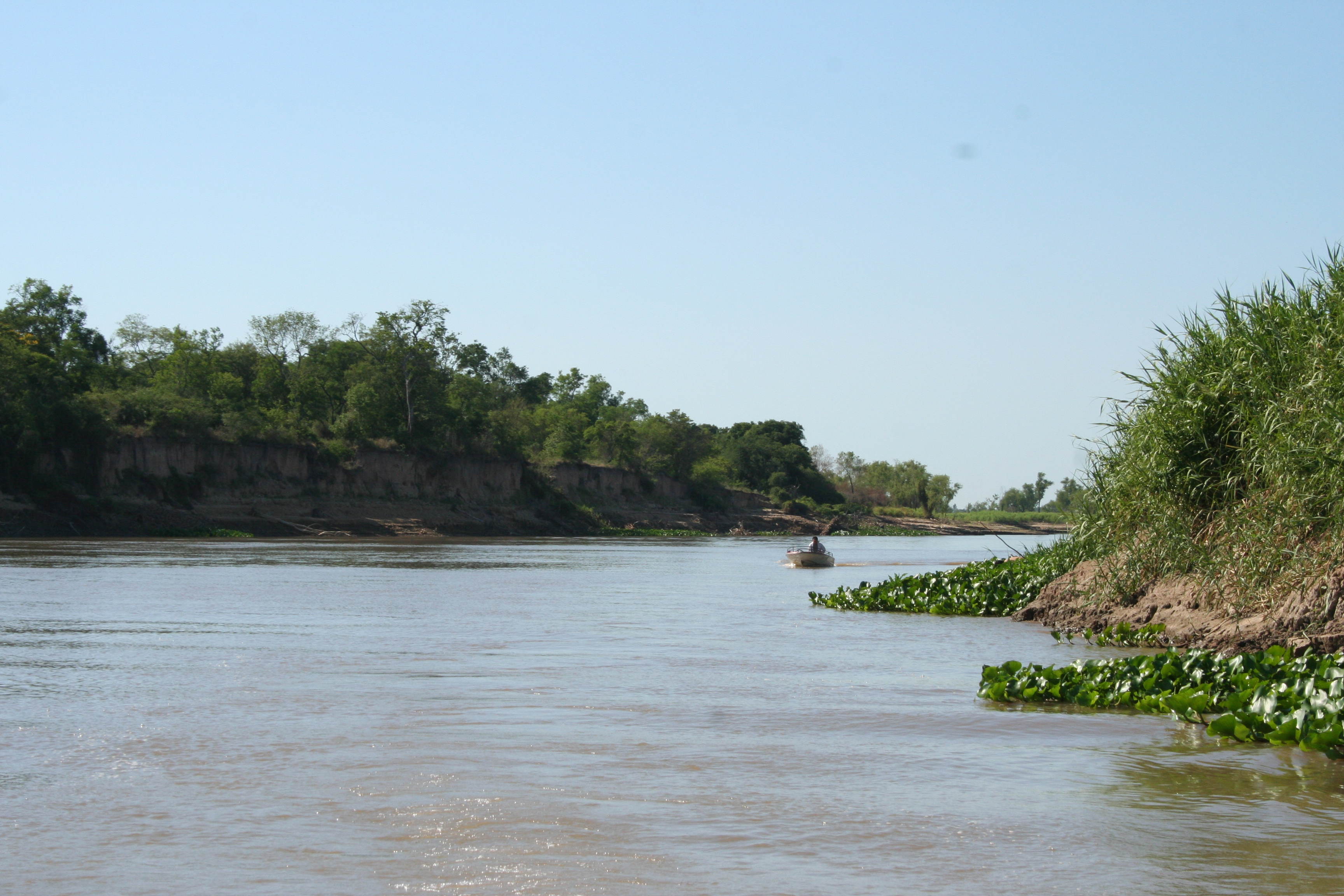 Ñeembucú: Pescador es encontrado muerto en aguas del río Paraná