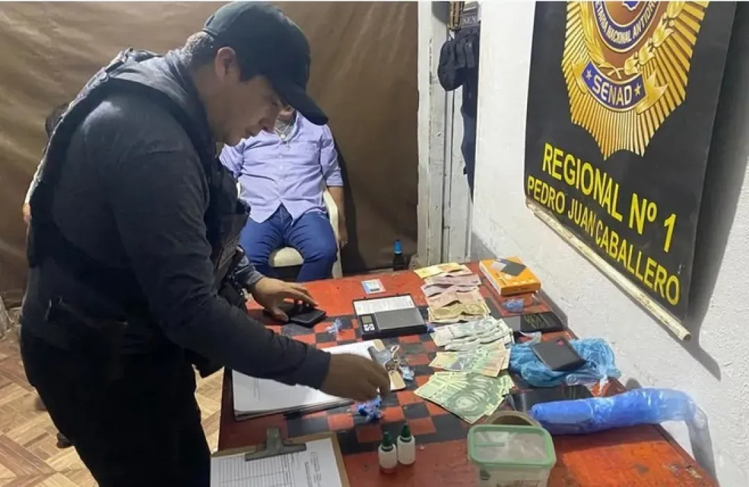 Por posesión de drogas aprehenden a dos sujetos