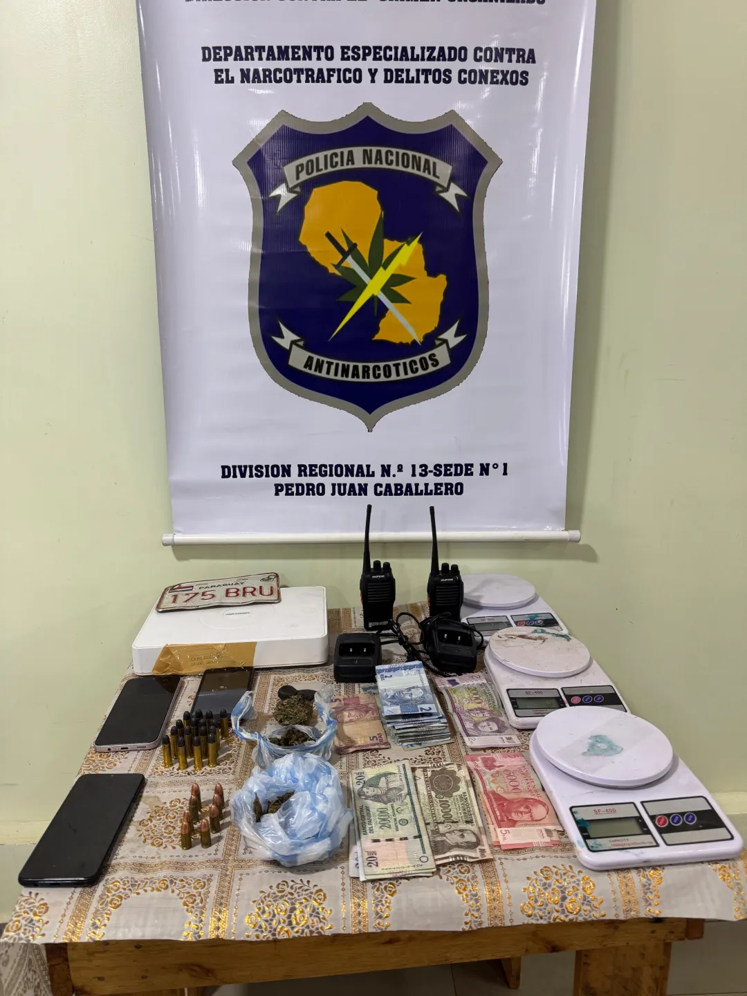 Allanan vivienda en Sanja Pytã y hallan marihuana tipo hachís, armas y radios