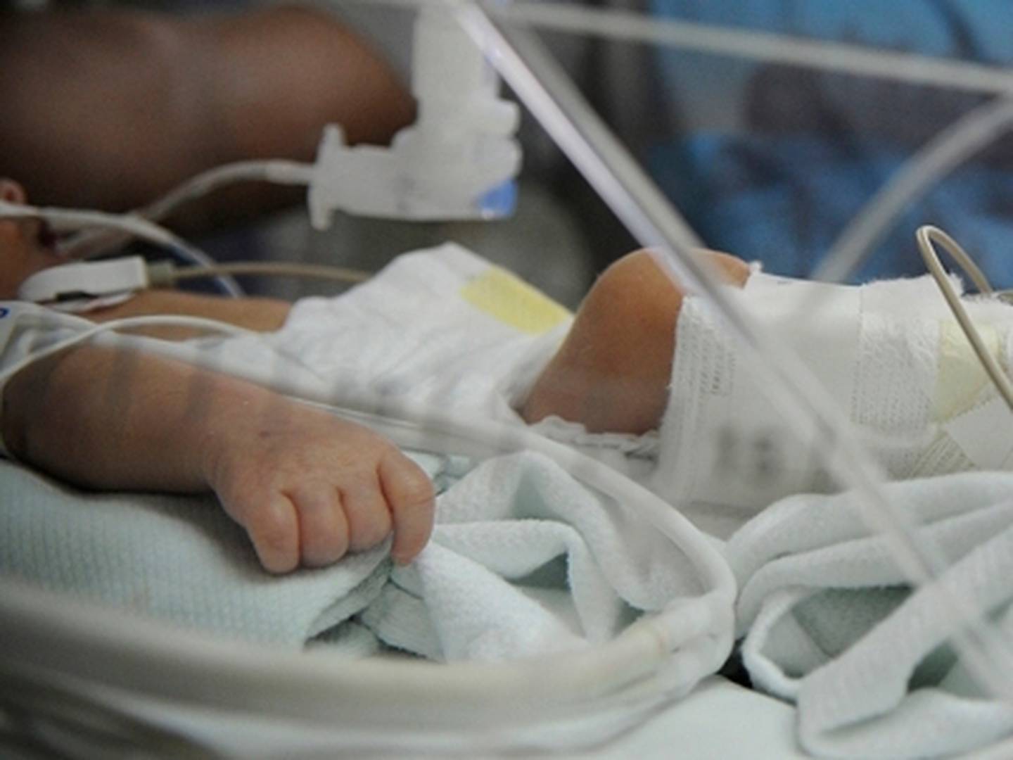 Fiscalía imputó a papá que retiró del Hospital sin orden médica a su niña de seis meses