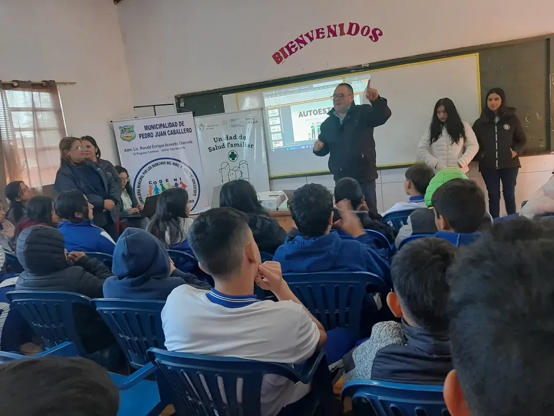 CODENI fortalece prevención en escuelas con charlas sobre adicciones y salud mental