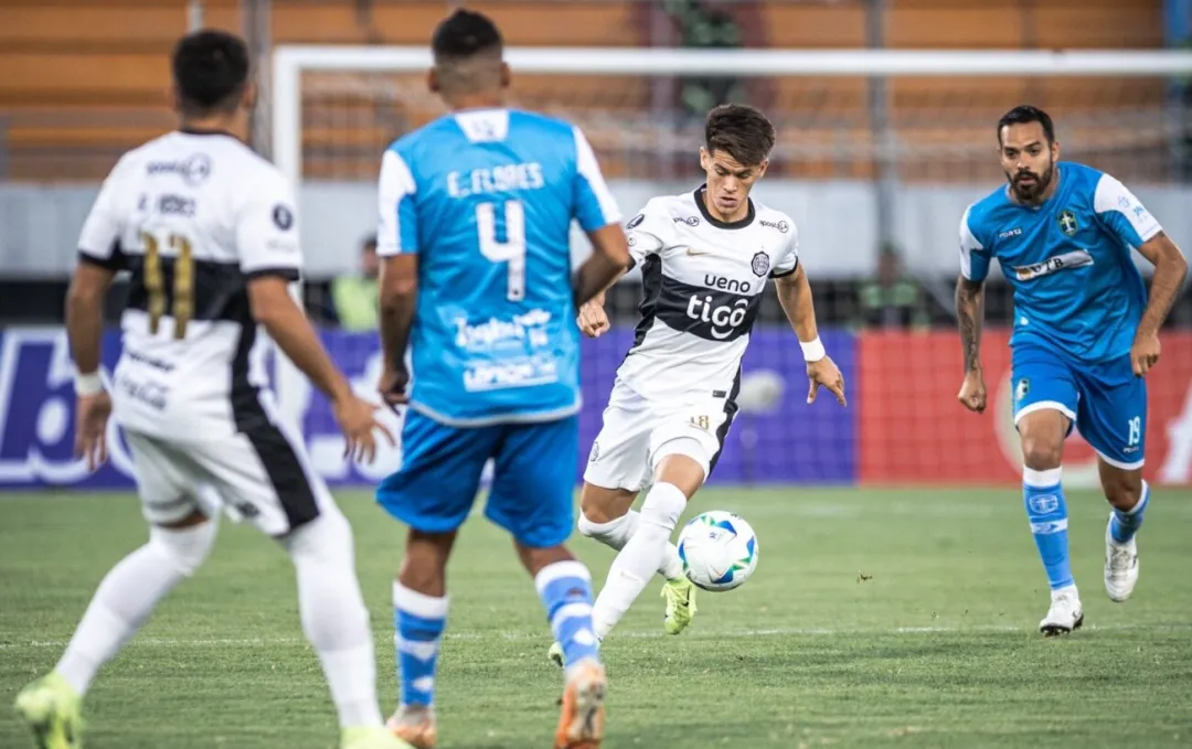 Olimpia cae en su estreno copero