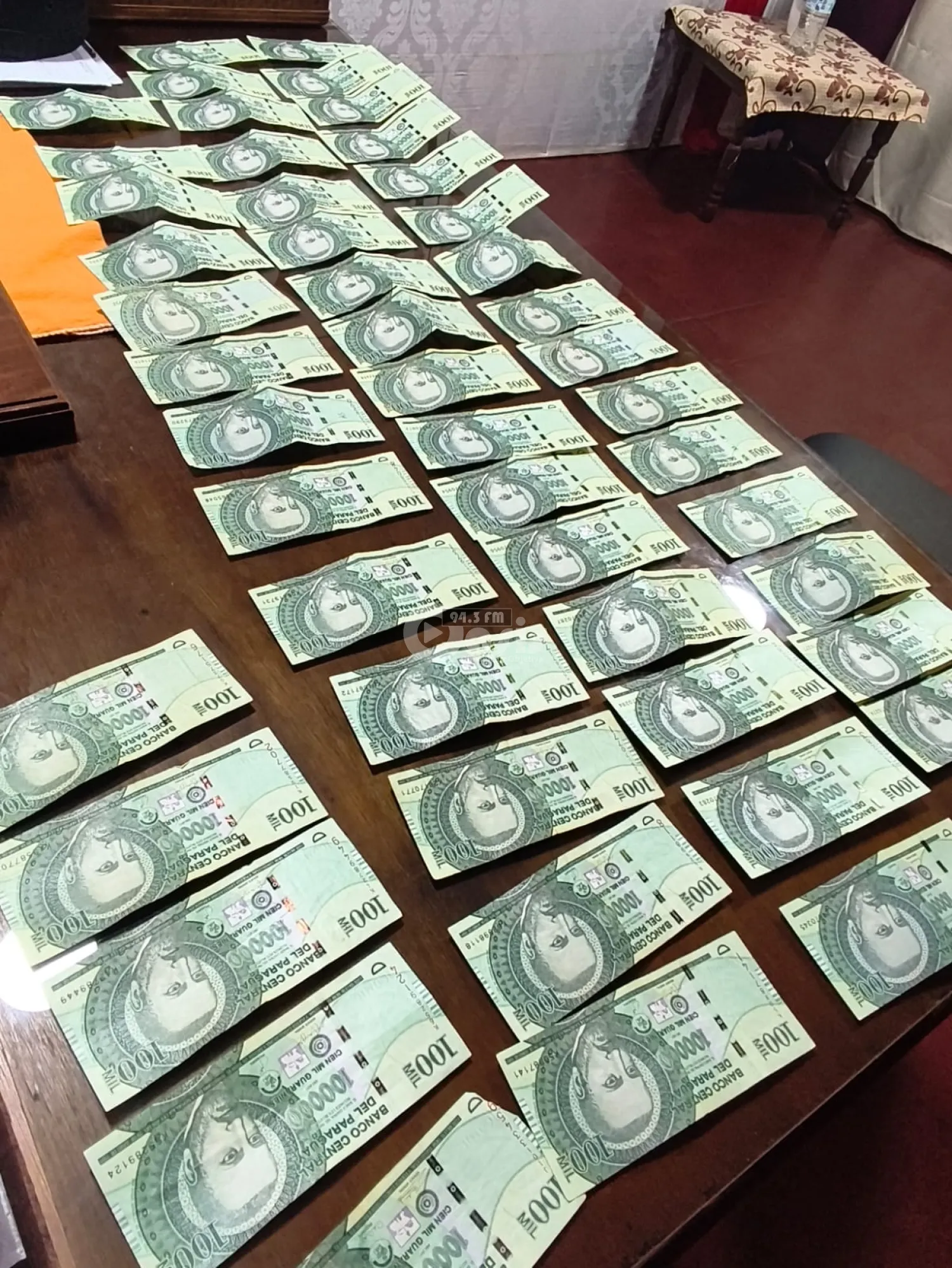 Dos hombres quedan detenidos tras transferencia millonaria por falsa venta de vehículo