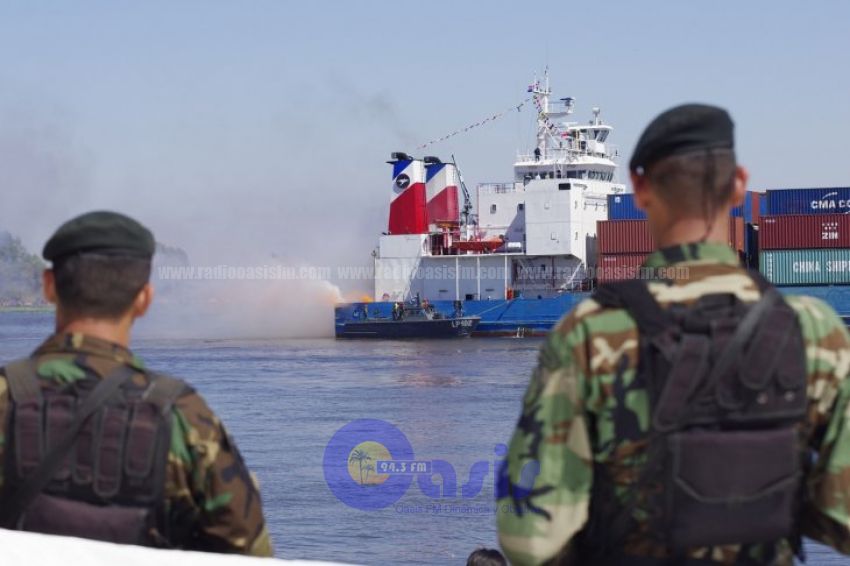 Unos 25 integrantes de la Armada habrían abusado de una adolescente