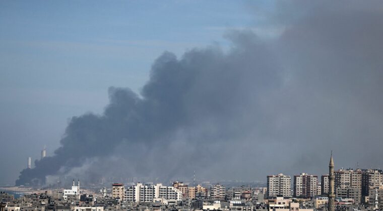 Continúan combates en Israel y suman 1.100 muertos