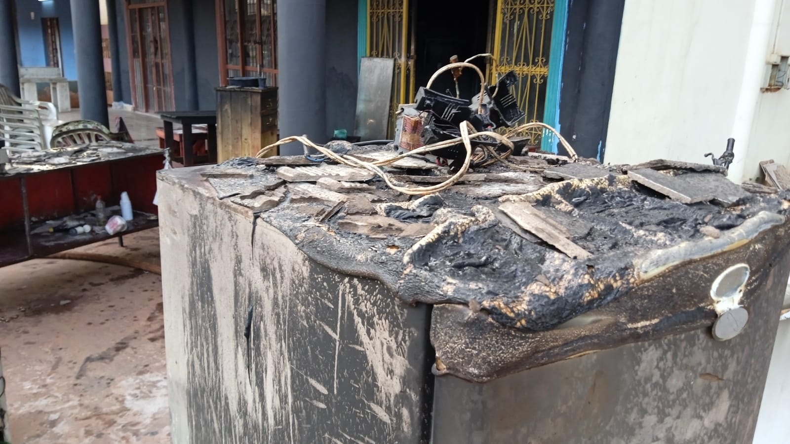 Salón comercial ardió en llamas y generó cuantiosas pérdidas materiales