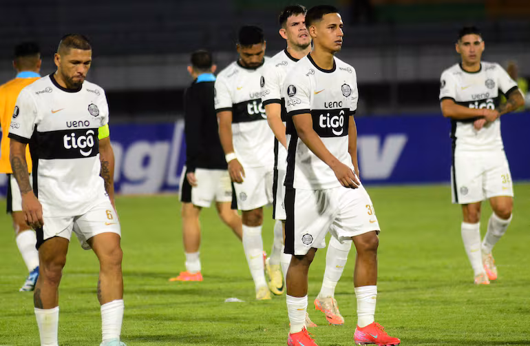 Vélez golea a Olimpia en una noche de copa para el olvido
