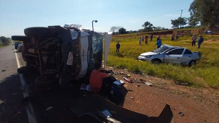 Un muerto tras choque entre automóvil y camión