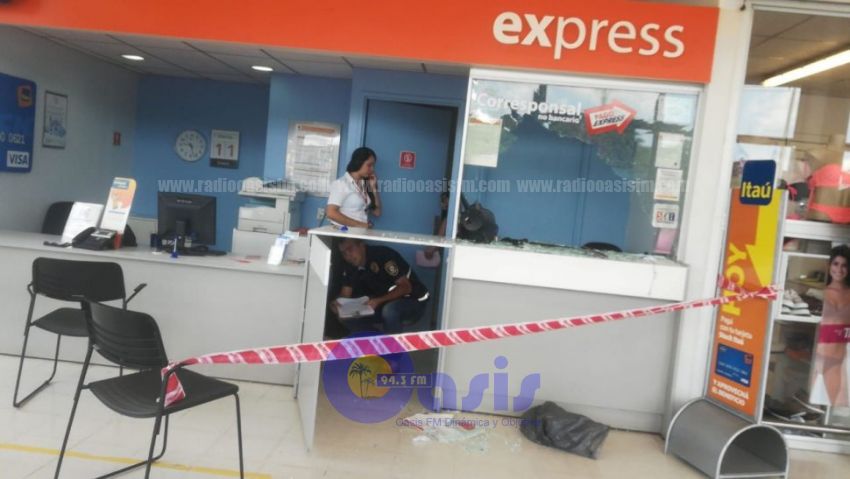 Millonario asalto a local bancario