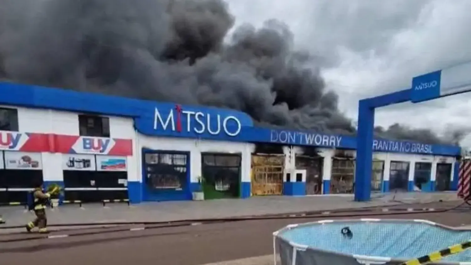Incendio consume local comercial en Saltos del Guairá