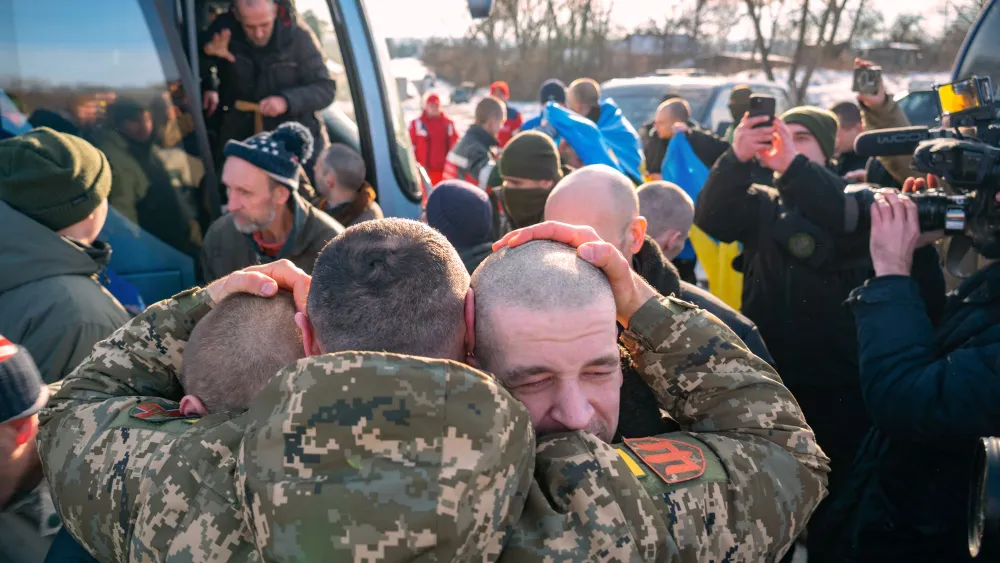 Rusia y Ucrania canjean cientos de prisioneros de guerra