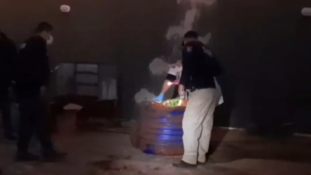 Homicidio en PJC: cuerpo hallado en caleta revela lesiones defensivas y asfixia