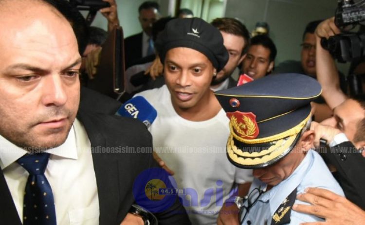 Migraciones investiga si hubo "orden de arriba" para permitir ingreso de Ronaldinho