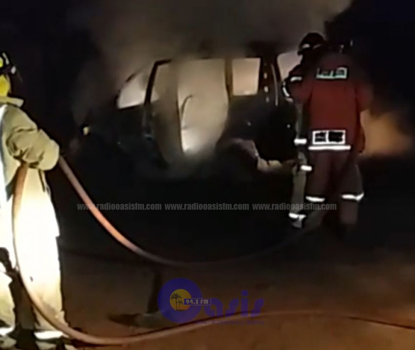 Automóvil se incendia por falla eléctrica en Pedro Juan