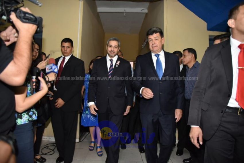 Mario Abdo visita el PLRA y se reúne con Efraín Alegre