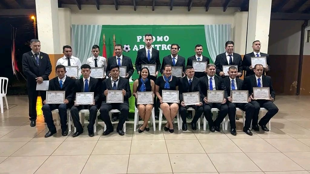 Aspirantes a árbitros de fútbol recibieron sus certificados por curso culminado