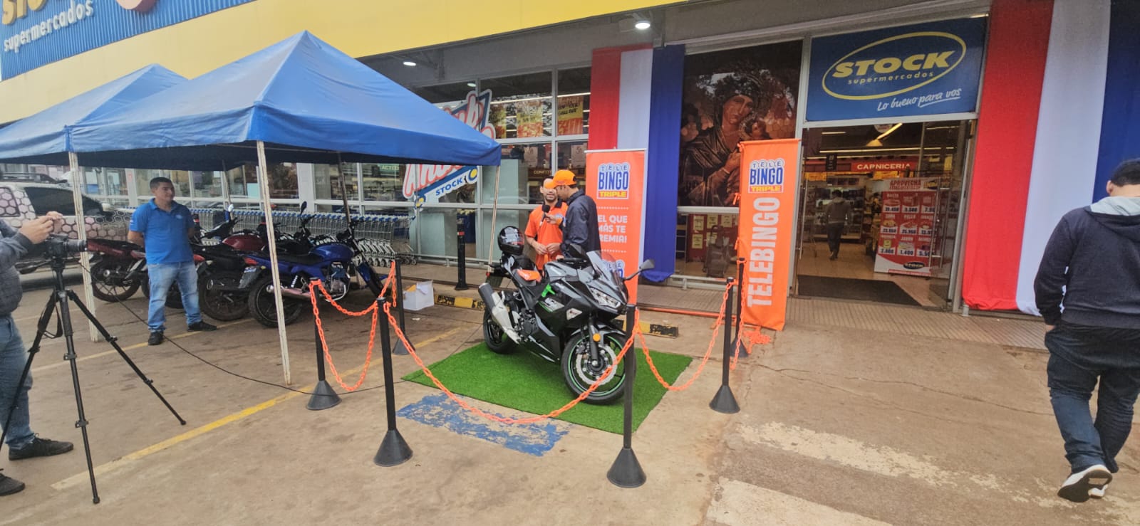 Ganador de una Kawasaki Ninja recibió su premio de la mano de Telebingo Triple