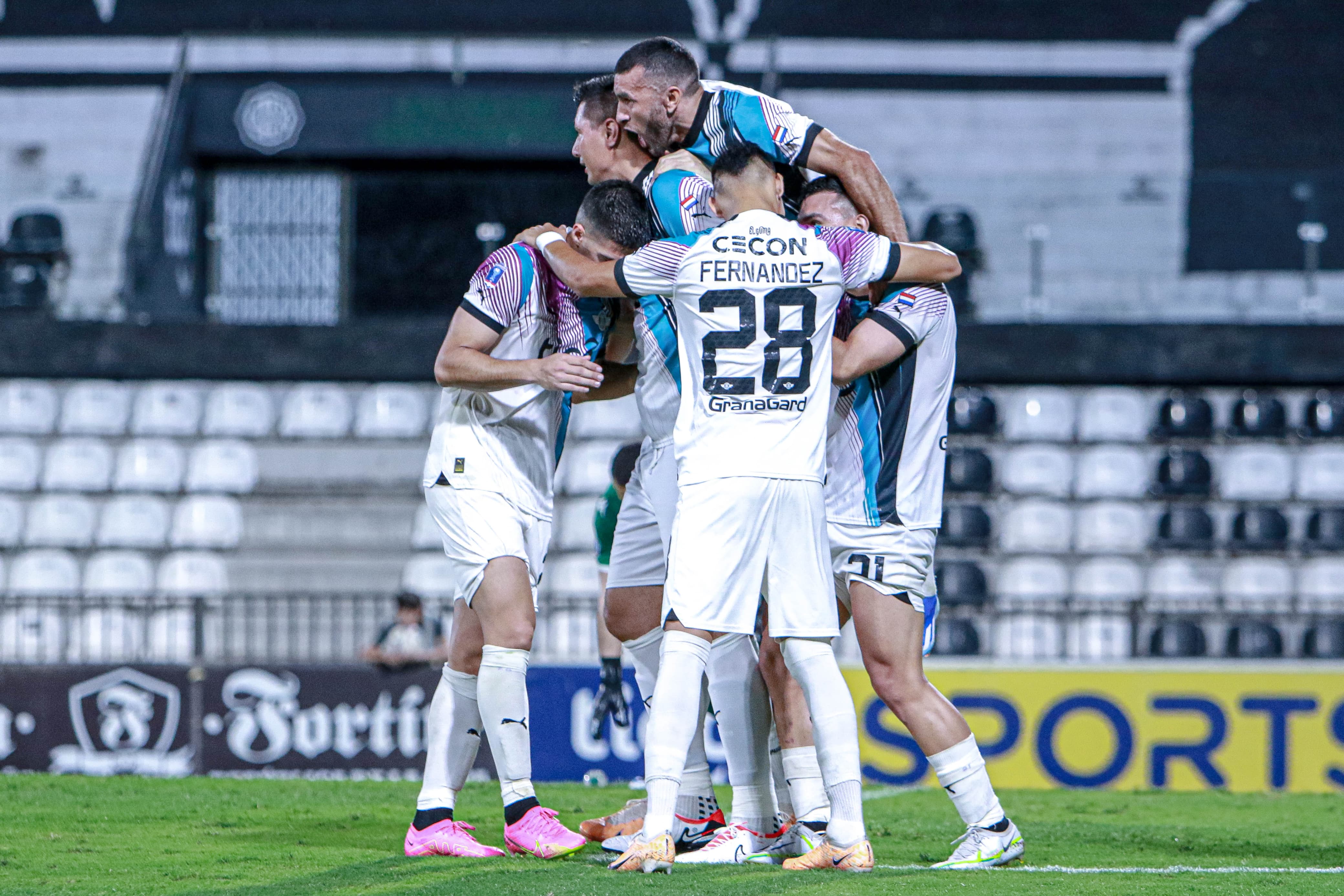 Libertad remonta ante Nacional y sigue con el sueño de la "triple corona"