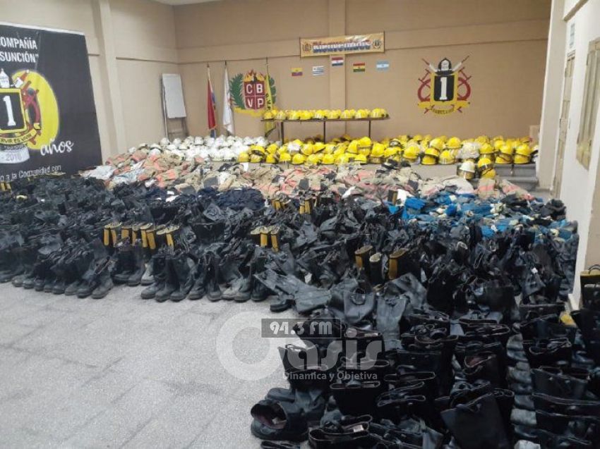 Bomberos de EEUU donan equipos de protección a sus colegas paraguayos