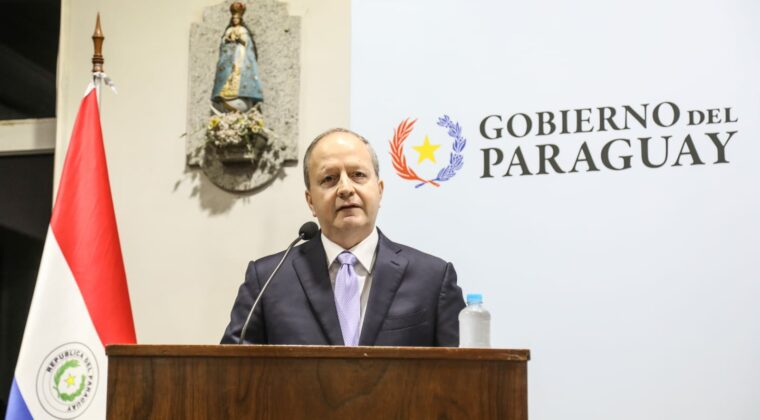 Hacienda analizará dotar de más presupuesto a Salud y Educación