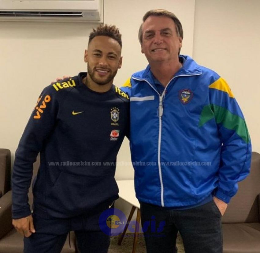 Bolsonaro visita a Neymar en el hospital y le desea una rápida recuperación