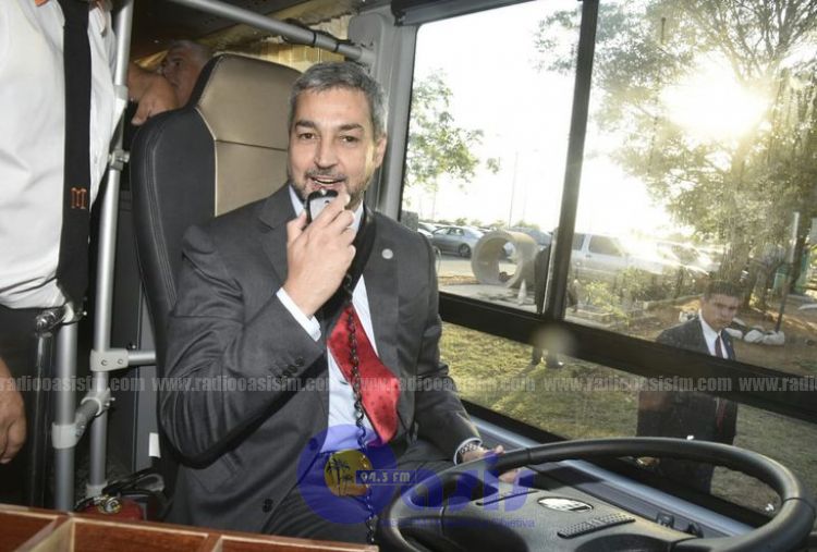 Colectivero por minutos: Marito inaugura nuevos buses eléctricos
