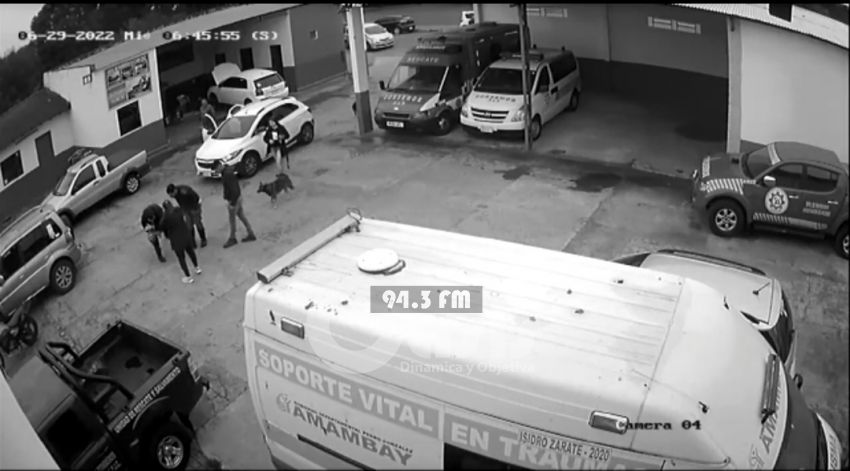 Bomberos salvan a una beba que se atragantó con su saliva.