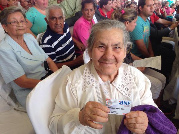 Nuevos pensionados de la tercera edad recibirán sus tarjetas de cobro